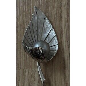 Vtg Kramer Brushed Silver Tone Leaf With Ball Center Signed  Pin- Unique, Rare